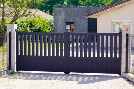 Installation de portail &agrave; Noyon, un investissement pour votre s&eacute;curit&eacute;